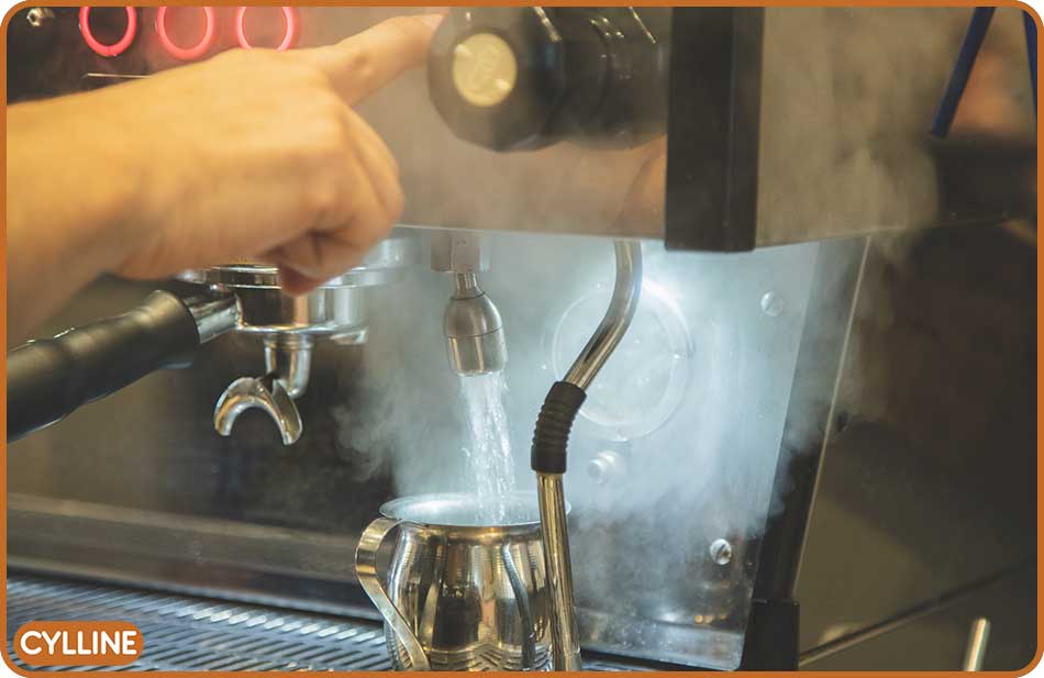 گرم نشدن آب در قهوه ساز + علت و راه حل آن